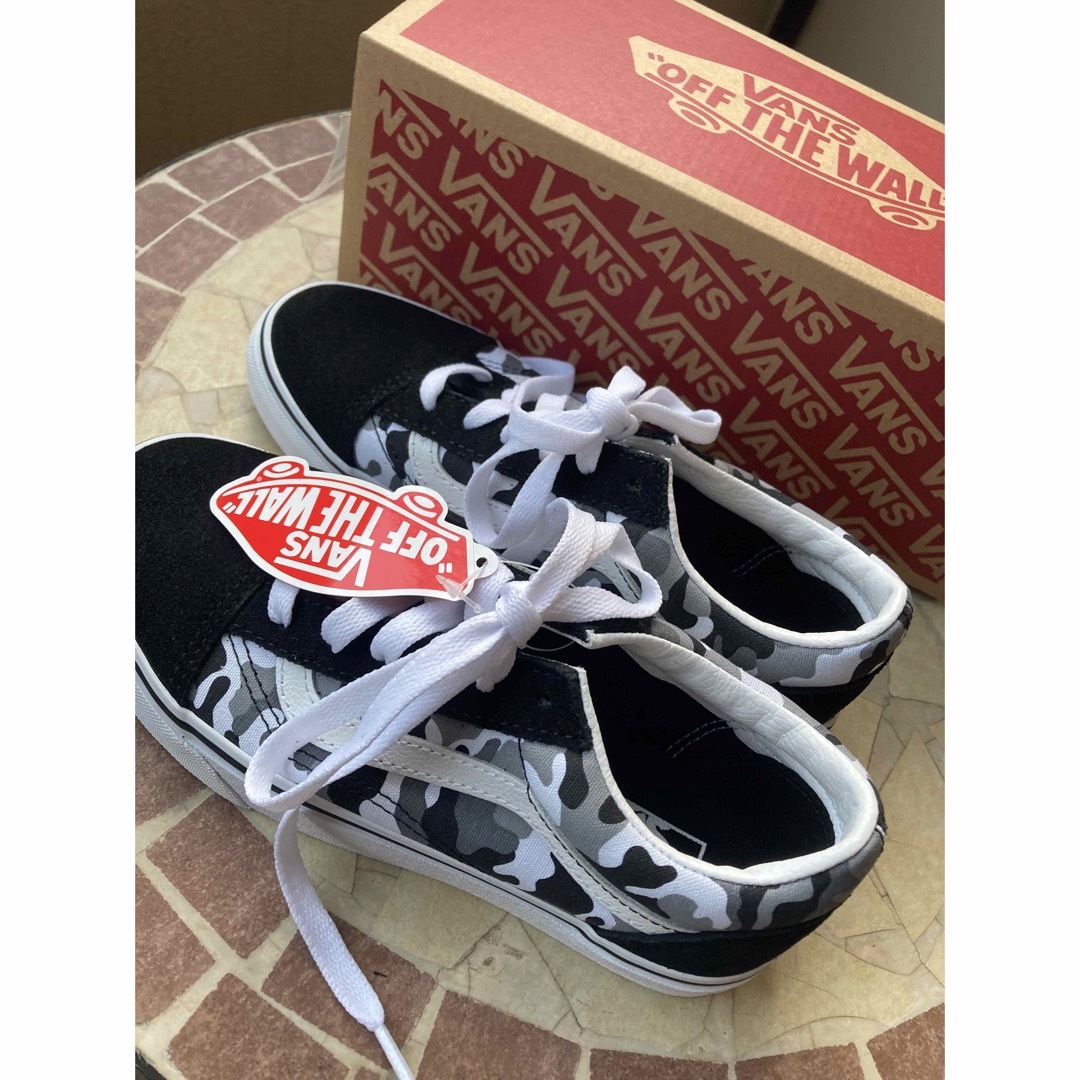 VANS(ヴァンズ)の未使用品　タグ付き　VANS Old Skool 21.5 キッズ/ベビー/マタニティのキッズ靴/シューズ(15cm~)(スニーカー)の商品写真