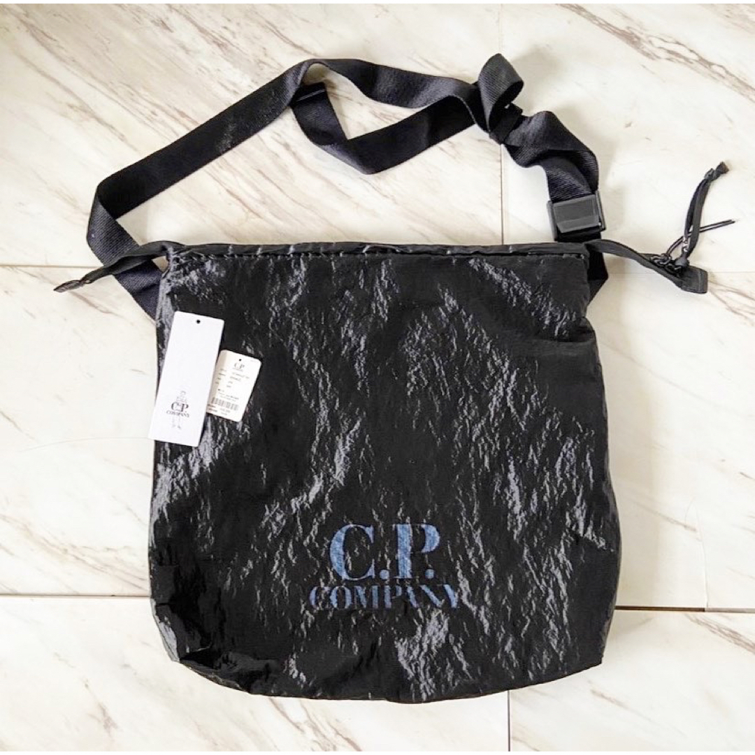 C.P. Company(シーピーカンパニー)のc.p.company 定価¥38.500 ブラック ナイロン ショルダーバッグ メンズのバッグ(ショルダーバッグ)の商品写真