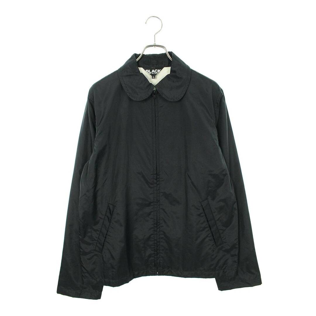 BLACK COMME des GARCONS(ブラックコムデギャルソン)のブラックコムデギャルソン  1O-J010 AD2014 バックロゴプリントナイロンブルゾン メンズ XL メンズのジャケット/アウター(ブルゾン)の商品写真