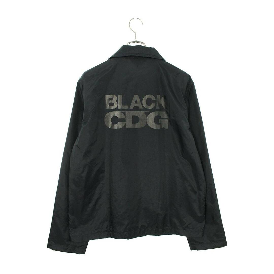 BLACK COMME des GARCONS(ブラックコムデギャルソン)のブラックコムデギャルソン  1O-J010 AD2014 バックロゴプリントナイロンブルゾン メンズ XL メンズのジャケット/アウター(ブルゾン)の商品写真