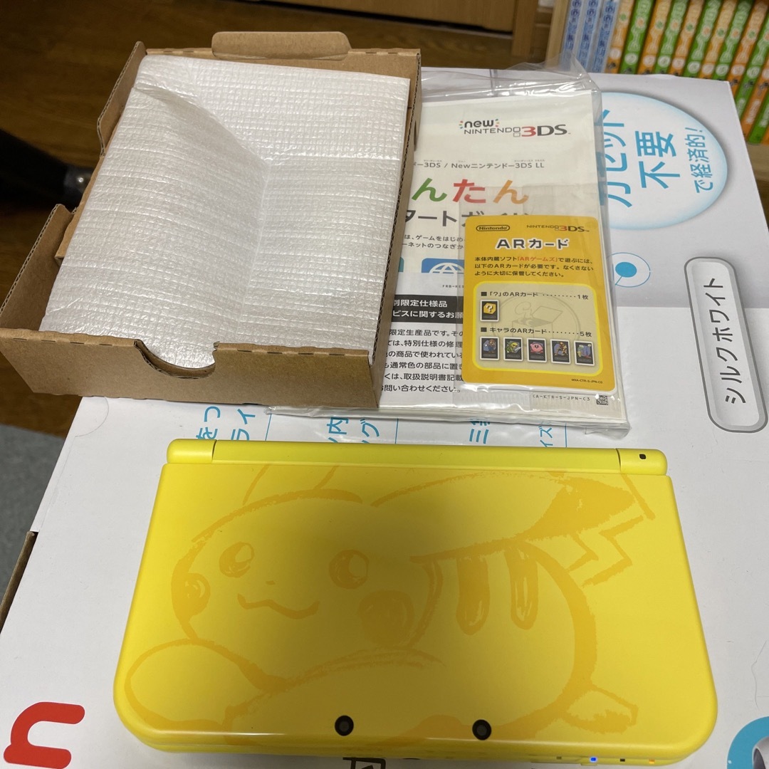 Newニンテンドー3DS LL ピカチュウ【イエロー】　ほぼ新品