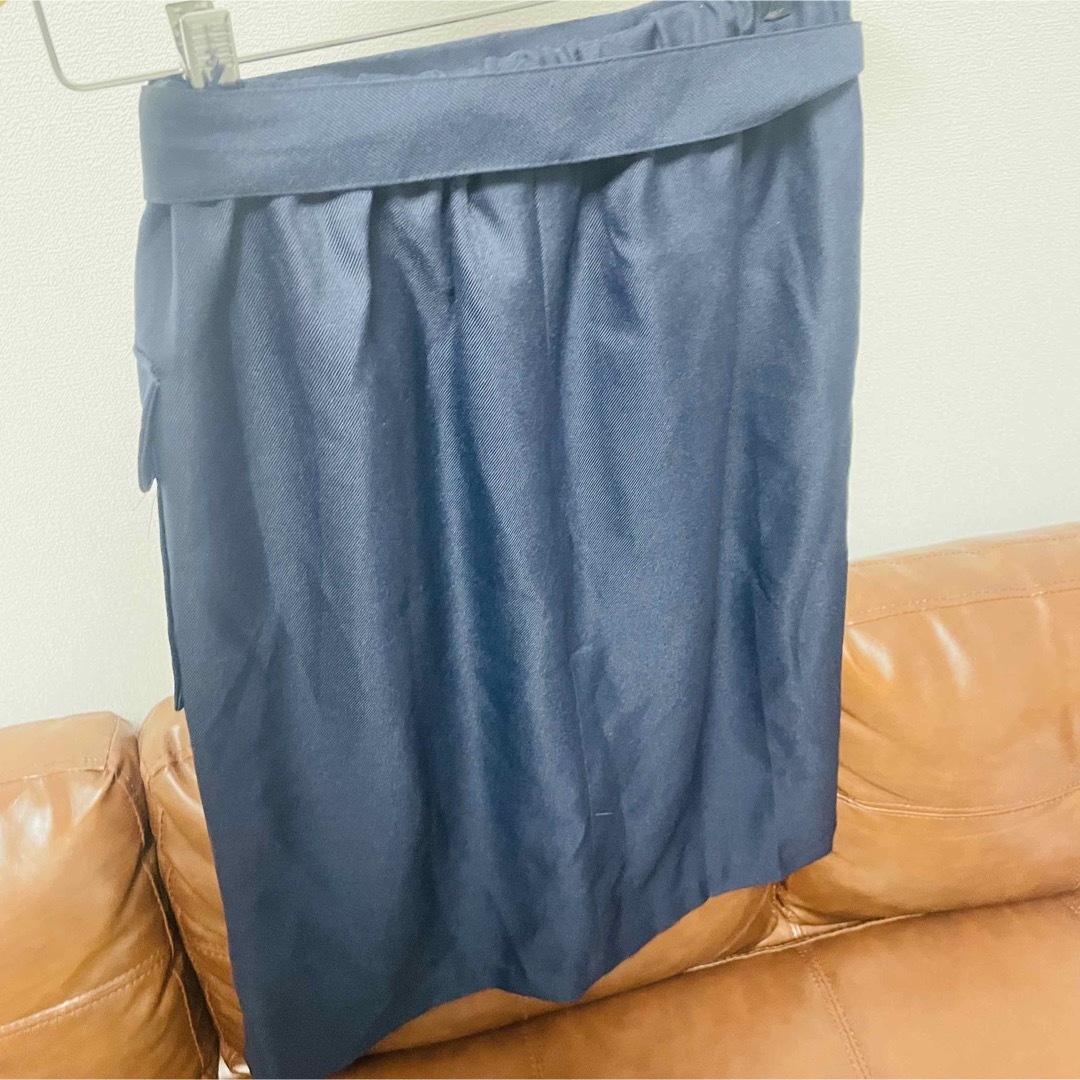 新品未使用 カフェスカート 紺 ネイビー 秋冬 ポケット付き レディースのスカート(ひざ丈スカート)の商品写真