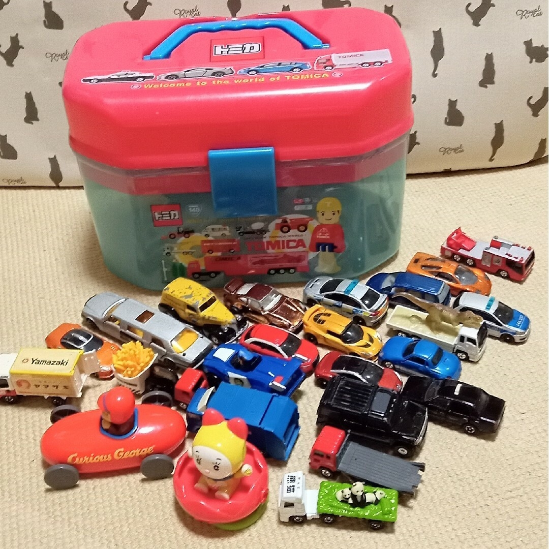 トミカキャリーBOXトミカマジョレットミニカー22台マックおもちゃ2台 | フリマアプリ ラクマ