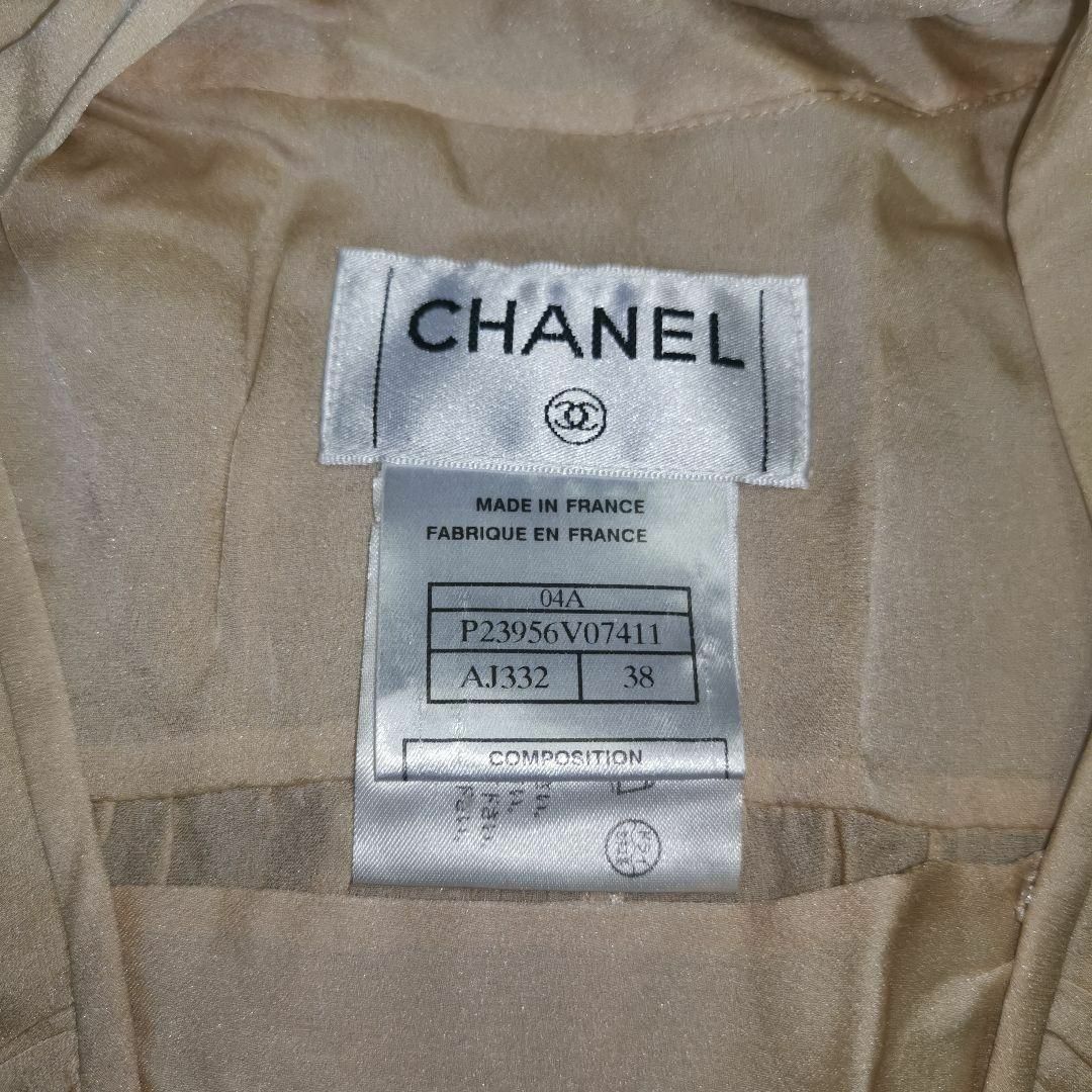 CHANEL(シャネル)の1513超美品　シャネル　ブラウスシャツ　ノースリーブ　ベージュ　04A 38 レディースのトップス(シャツ/ブラウス(半袖/袖なし))の商品写真