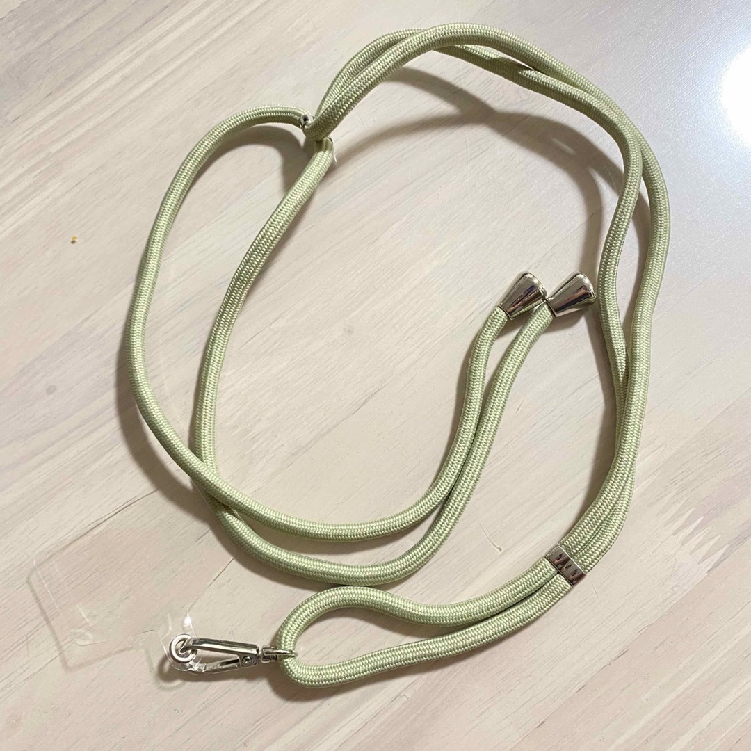 3COINS(スリーコインズ)の3coins スマホストラップ スマホ/家電/カメラのスマホアクセサリー(ネックストラップ)の商品写真