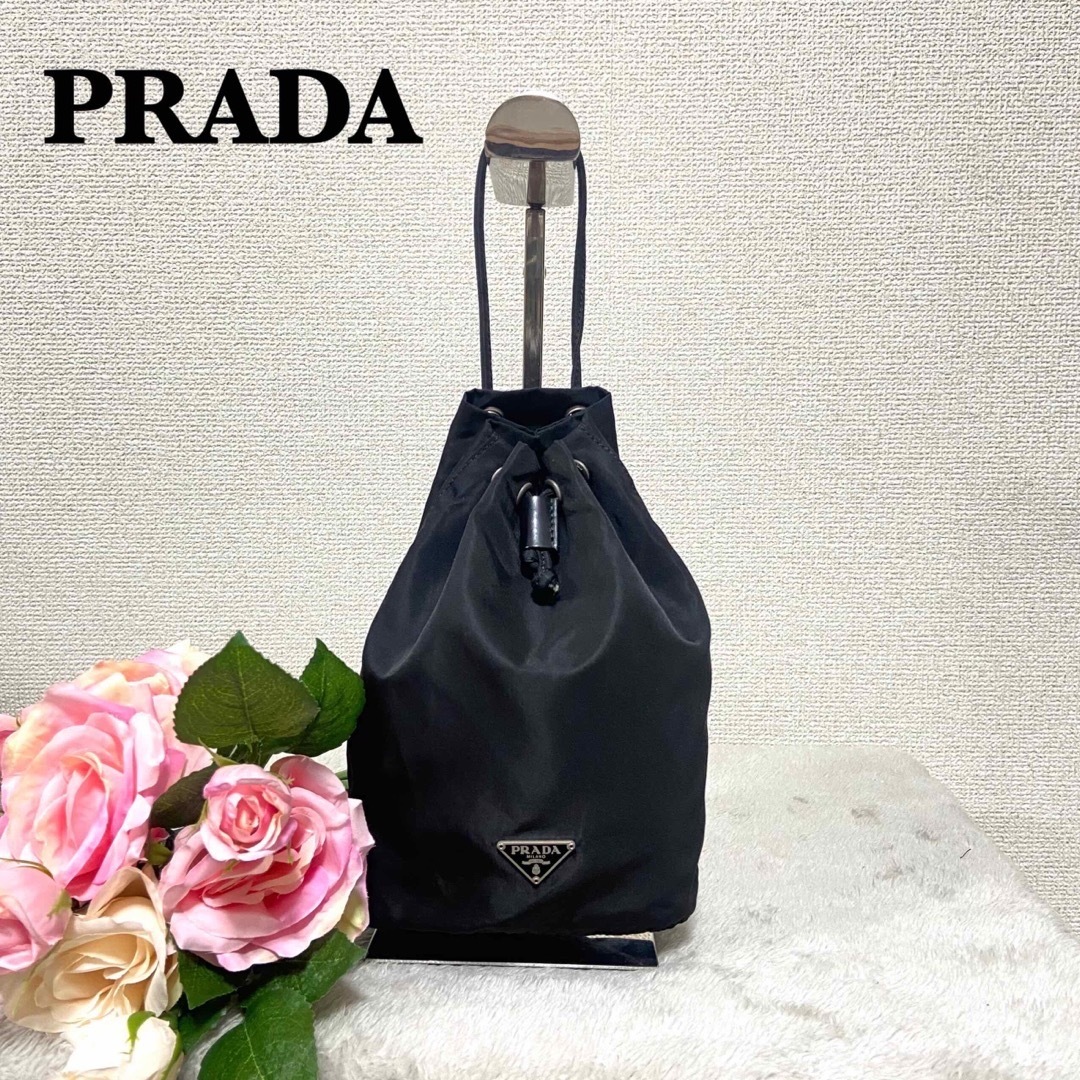 極美品】PRADA プラダ アクセサリーポーチ 巾着 三角プレート ブラック-