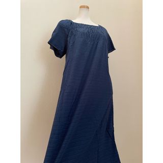 【新品】婦人服 シャーリングワンピース ネイビー(ひざ丈ワンピース)