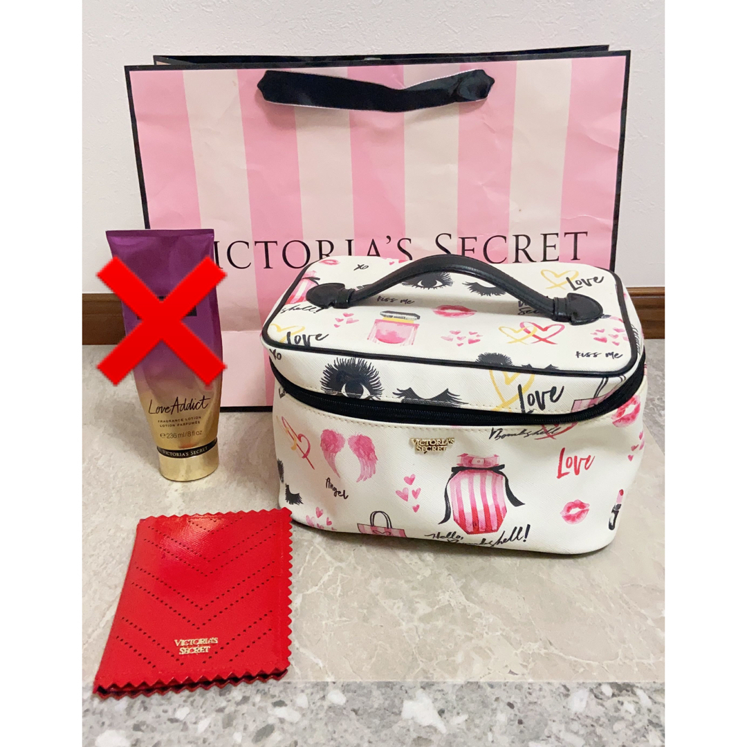 Victoria's Secret(ヴィクトリアズシークレット)のコスメポーチ、パスポートケースなど インテリア/住まい/日用品の日用品/生活雑貨/旅行(旅行用品)の商品写真