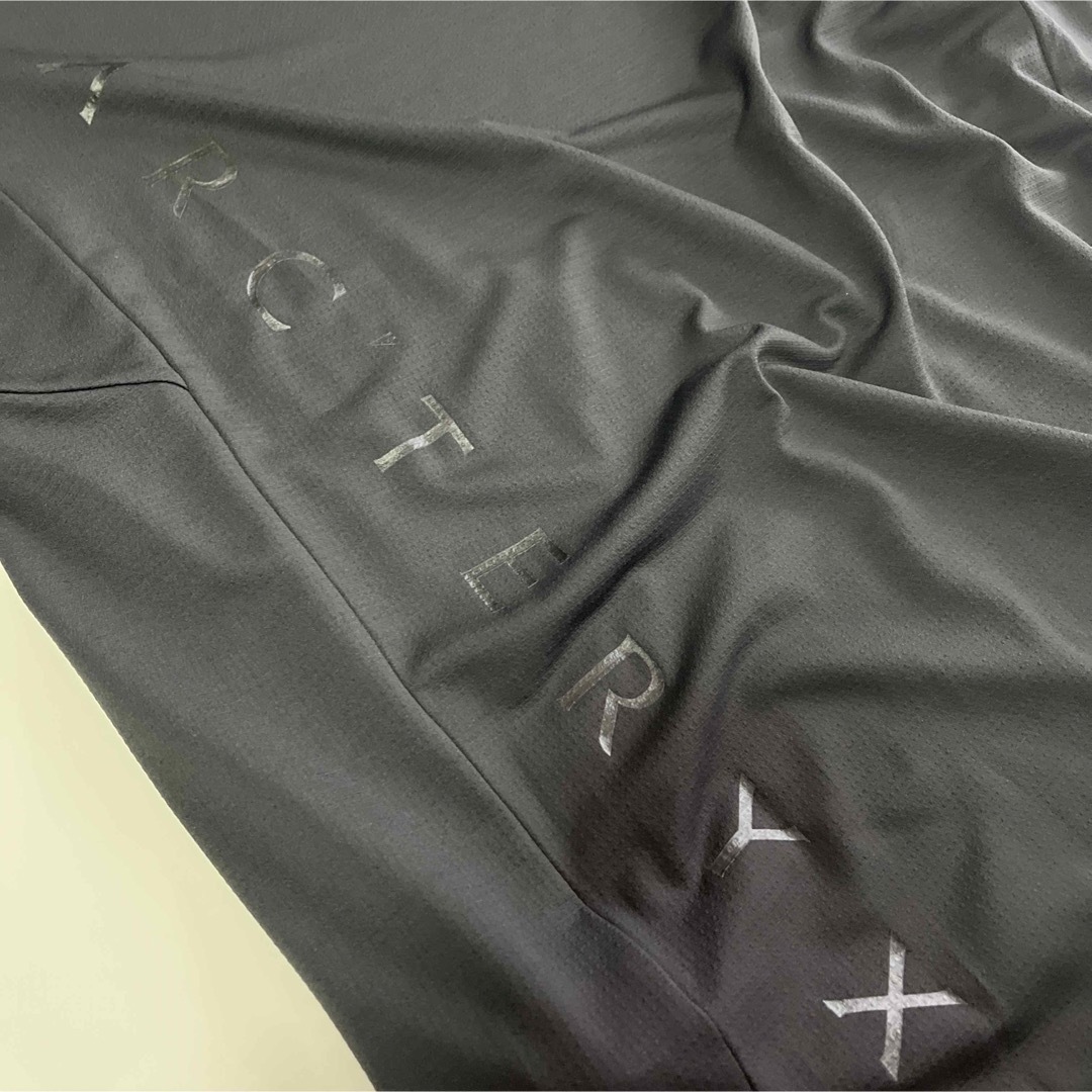 ARC'TERYX(アークテリクス)のARC'TERYX アークテリクス　Cormac Arc'Word SS M 黒 メンズのトップス(Tシャツ/カットソー(半袖/袖なし))の商品写真