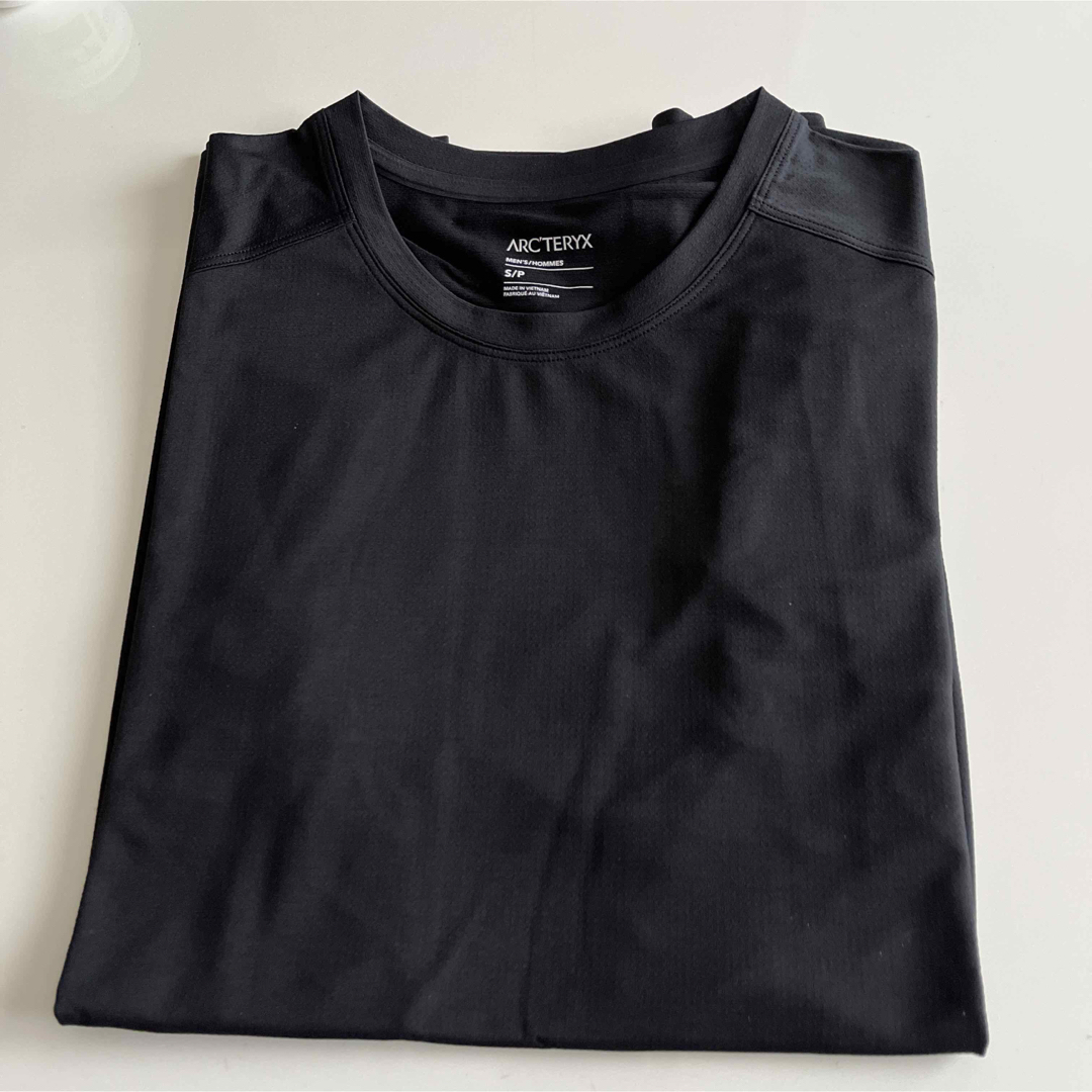 ARC'TERYX(アークテリクス)のARC'TERYX アークテリクス　Cormac Arc'Word SS S黒 メンズのトップス(Tシャツ/カットソー(半袖/袖なし))の商品写真