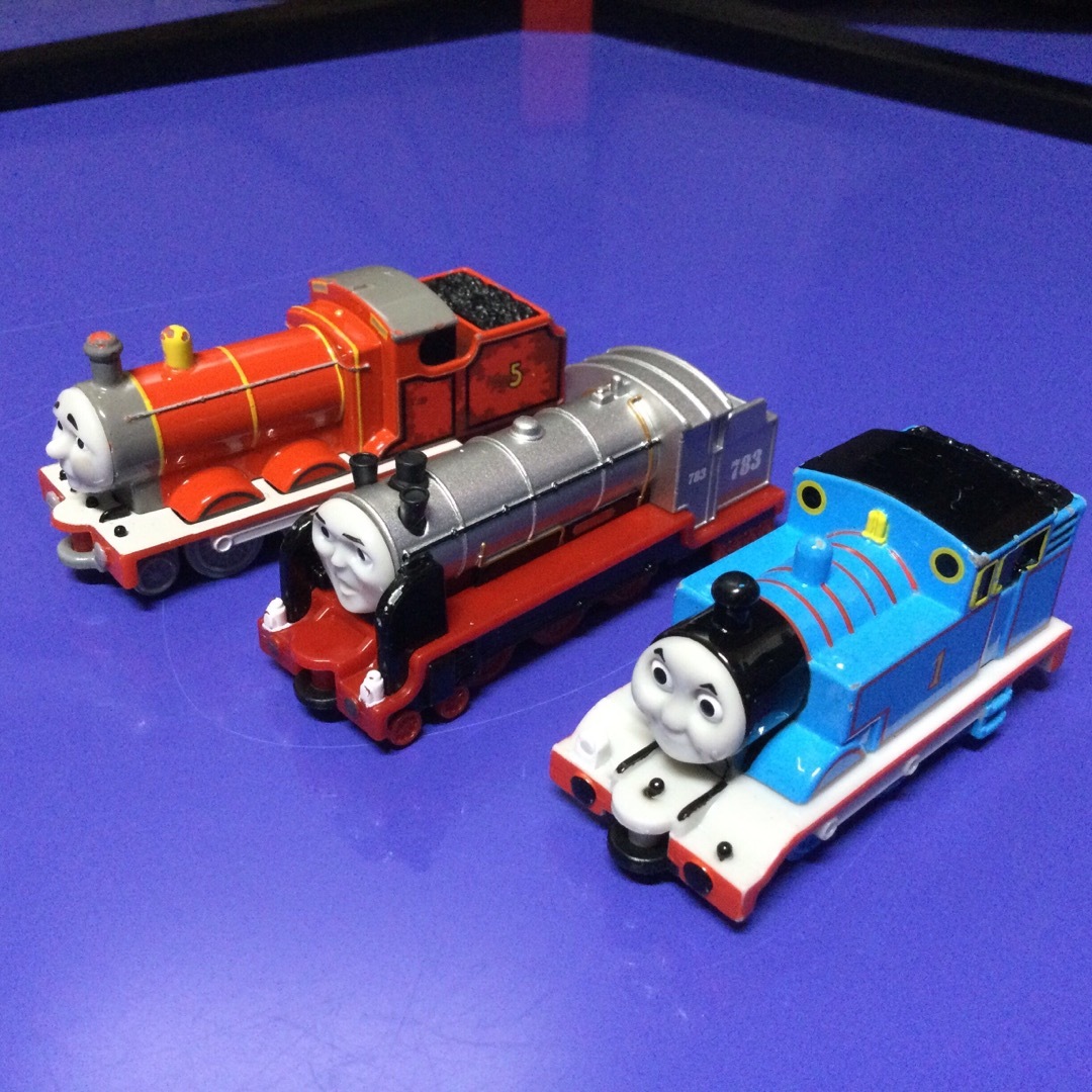 ★即日発送可能！★トーマスミニカー9台セット エンタメ/ホビーのおもちゃ/ぬいぐるみ(ミニカー)の商品写真