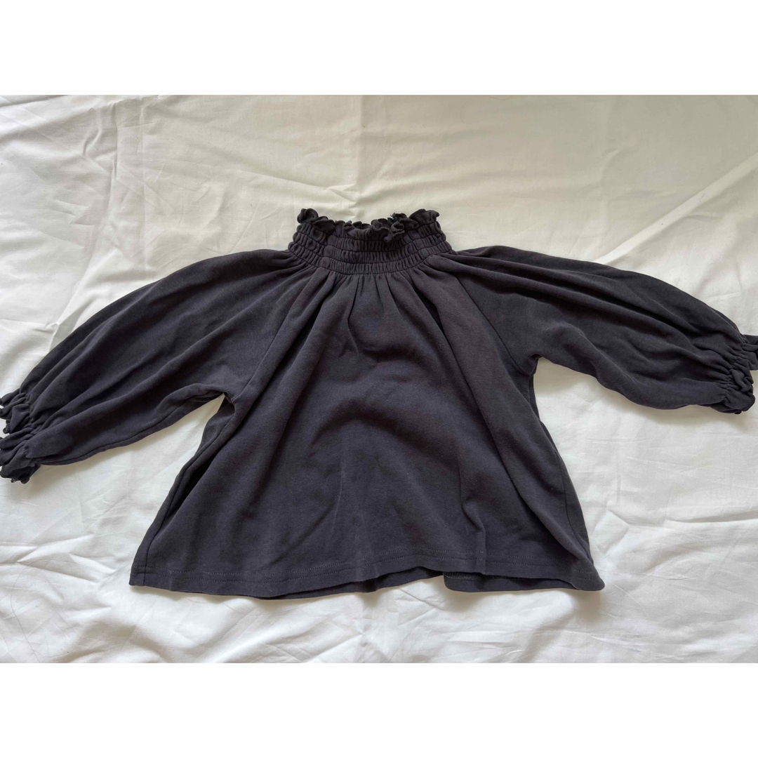 nunubier tops ベージュ、チャコール、フリルロンパース キッズ/ベビー/マタニティのベビー服(~85cm)(シャツ/カットソー)の商品写真