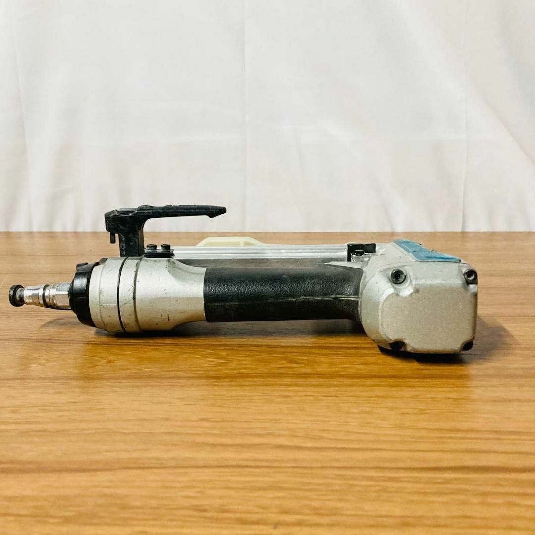 Makita(マキタ)のマキタ(Makita) エアータッカー 10mm AT1025AK スポーツ/アウトドアの自転車(工具/メンテナンス)の商品写真