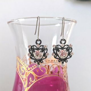 アナスイ(ANNA SUI)の☆未使用☆アンティーク風ハート型ピアス♪ラインストーンが綺麗、クリア☆(ピアス)