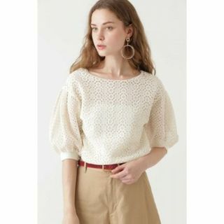 ジルスチュアート(JILLSTUART)のジルスチュアート　白　５分袖　トップス　波留ドラマ着　美品　クリーニング済♪(カットソー(半袖/袖なし))