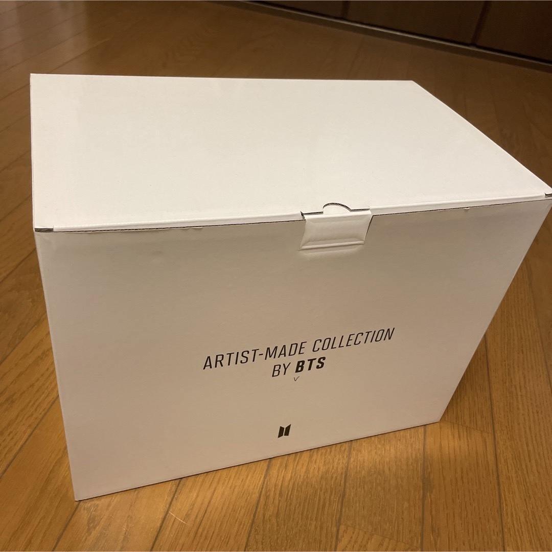 防弾少年団(BTS)(ボウダンショウネンダン)のBTS ARTIST MADE COLLECTION V テテ ボストン バッグ エンタメ/ホビーのタレントグッズ(アイドルグッズ)の商品写真