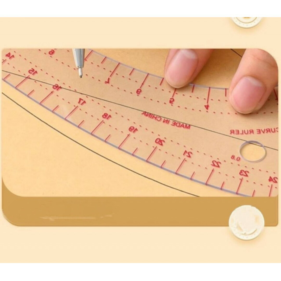 dカーブルーラー　曲線定規　ハンドメイド　洋裁　裁縫　襟ぐり　手芸　型紙　製図 ハンドメイドの素材/材料(型紙/パターン)の商品写真