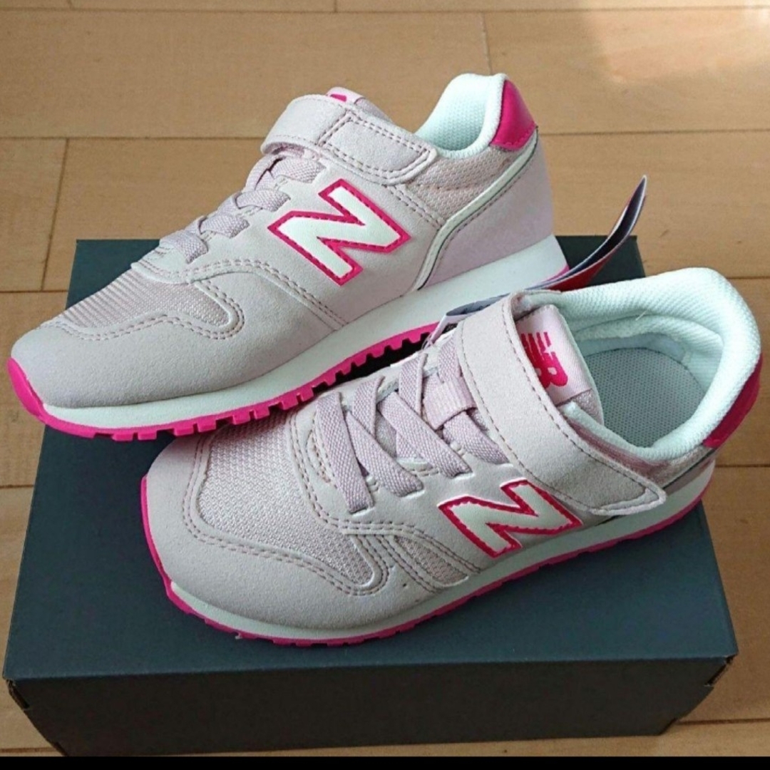 New Balance(ニューバランス)の新品 【17.5㎝】ニューバランス NB スニーカー 373  XU  ピンク キッズ/ベビー/マタニティのキッズ靴/シューズ(15cm~)(スニーカー)の商品写真