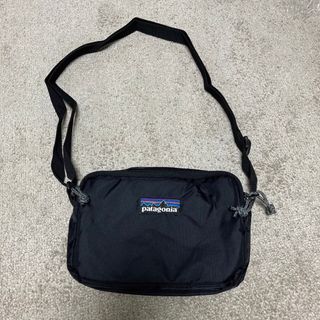 パタゴニア(patagonia)の新品　パタゴニア　ショルダーポーチ　ブラック(ショルダーバッグ)