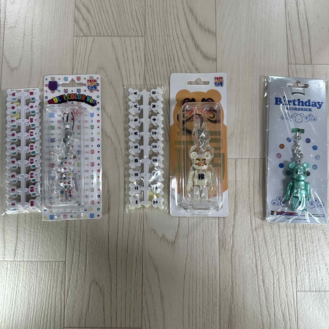 BE@RBRICK(ベアブリック)の早い者勝ち ベアブリック バースデー 70% 3種 マルチカラー だるま 5月 エンタメ/ホビーのフィギュア(その他)の商品写真