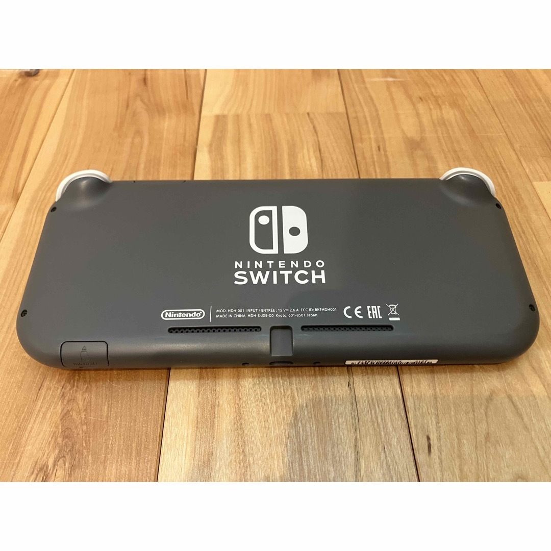 Nintendo Switch(ニンテンドースイッチ)のNintendo switch lite 本体　グレー　ケース付き エンタメ/ホビーのゲームソフト/ゲーム機本体(携帯用ゲーム機本体)の商品写真