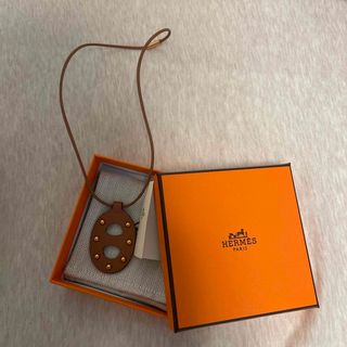 エルメス(Hermes)のエルメス シェーヌ ダンクル PM レザーペンダント スタッズ  U刻印　(ネックレス)