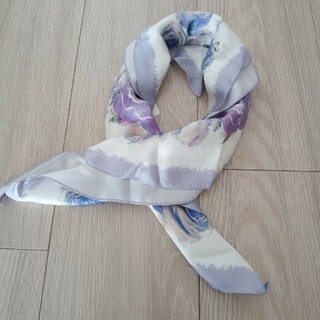 【秋スカーフ】紫の花柄(バンダナ/スカーフ)