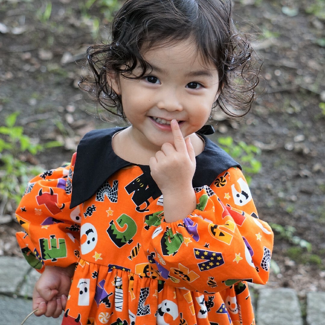 キュートなハロウィンワンピース キッズ/ベビー/マタニティのキッズ服女の子用(90cm~)(ドレス/フォーマル)の商品写真