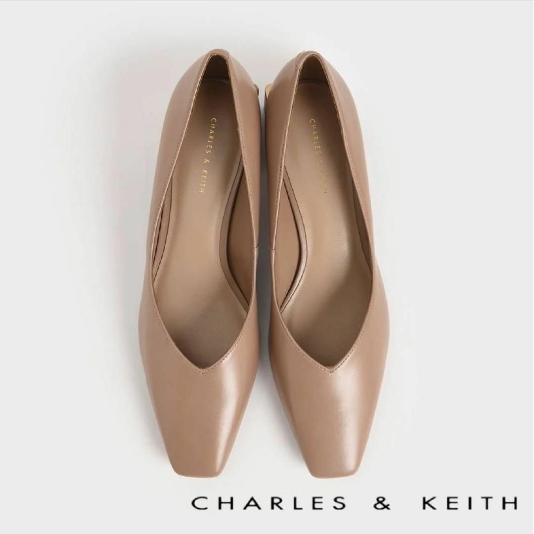 Charles and Keith(チャールズアンドキース)の美品●CHARLES & KEITH Block Heel Pumps レディースの靴/シューズ(ハイヒール/パンプス)の商品写真