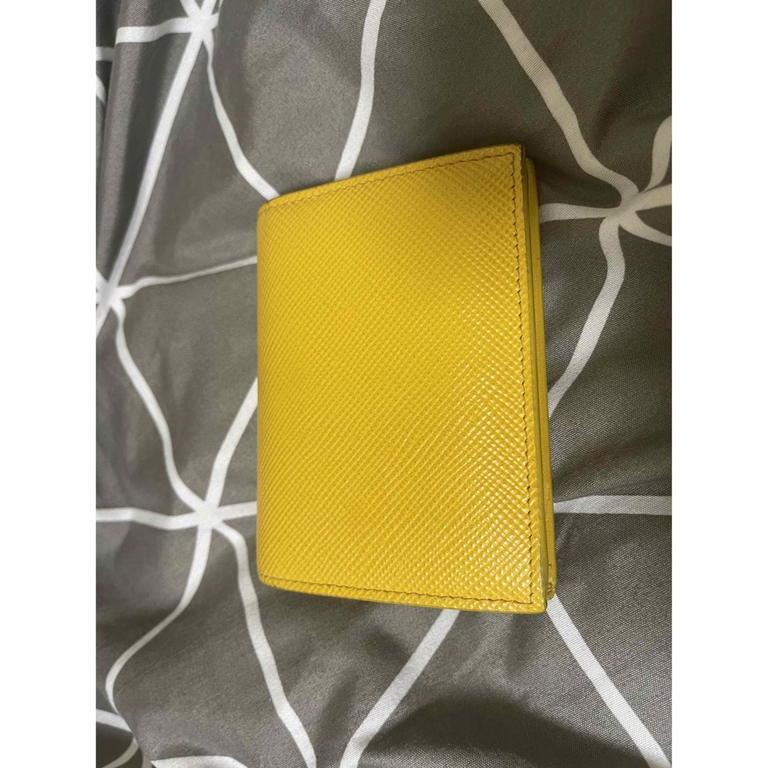 PRADA(プラダ)のPRADA 二つ折り財布　イエロー レディースのファッション小物(財布)の商品写真