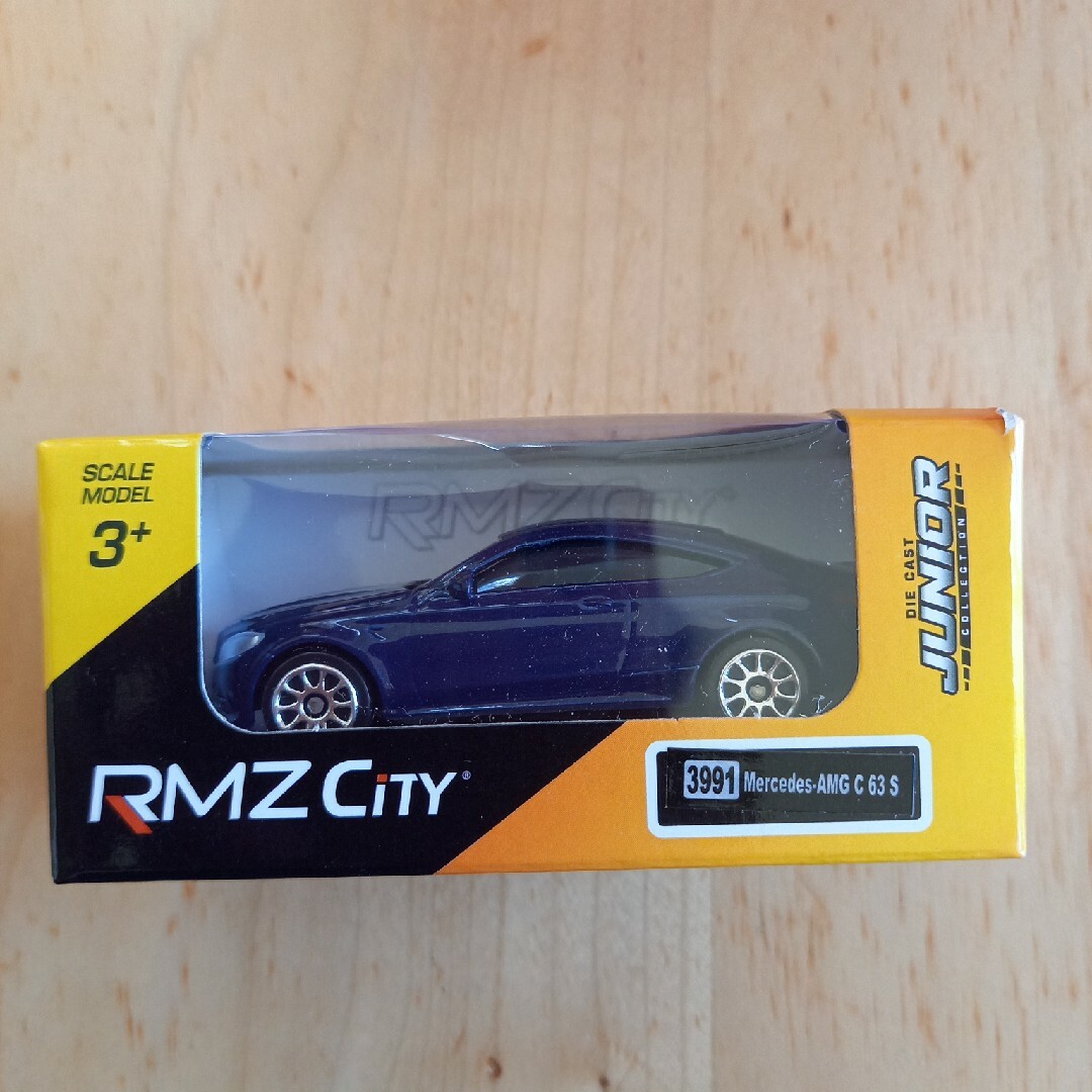 RMZ City ミニカー　2個セット　ベンツ エンタメ/ホビーのおもちゃ/ぬいぐるみ(ミニカー)の商品写真