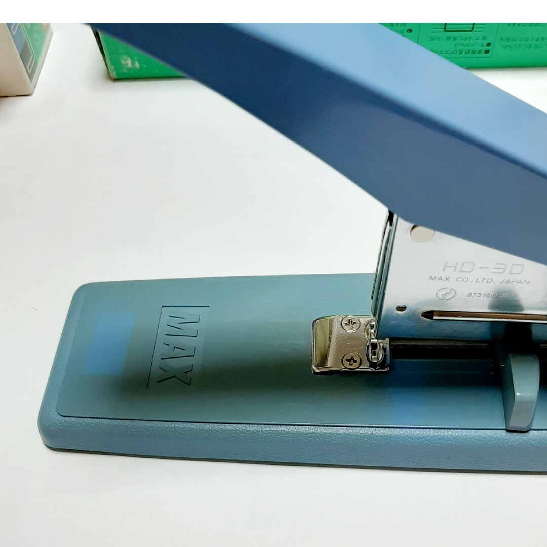 マックスHD-3D 卓上ホッチキス本体、マックス針2箱付 インテリア/住まい/日用品のオフィス用品(その他)の商品写真