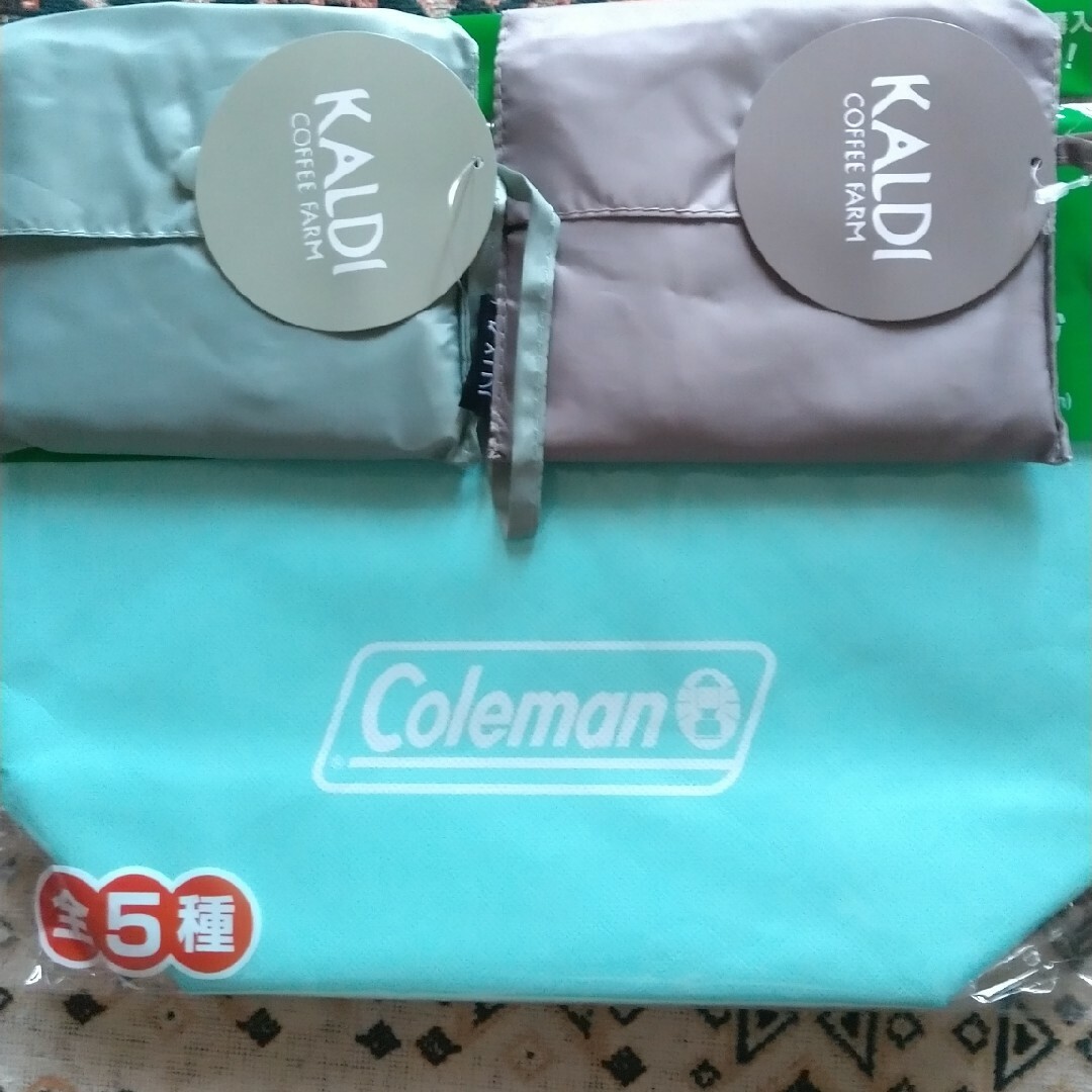 KALDI(カルディ)のカルディエコバッグ 新色 セージグリーン  グレー、Coleman保冷バッグ 付 レディースのバッグ(エコバッグ)の商品写真