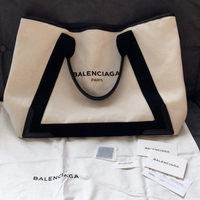 Balenciaga(バレンシアガ)のかなこ様専用♡バレンシアガ♡正規品♡カバトートMサイズ♡ レディースのバッグ(トートバッグ)の商品写真