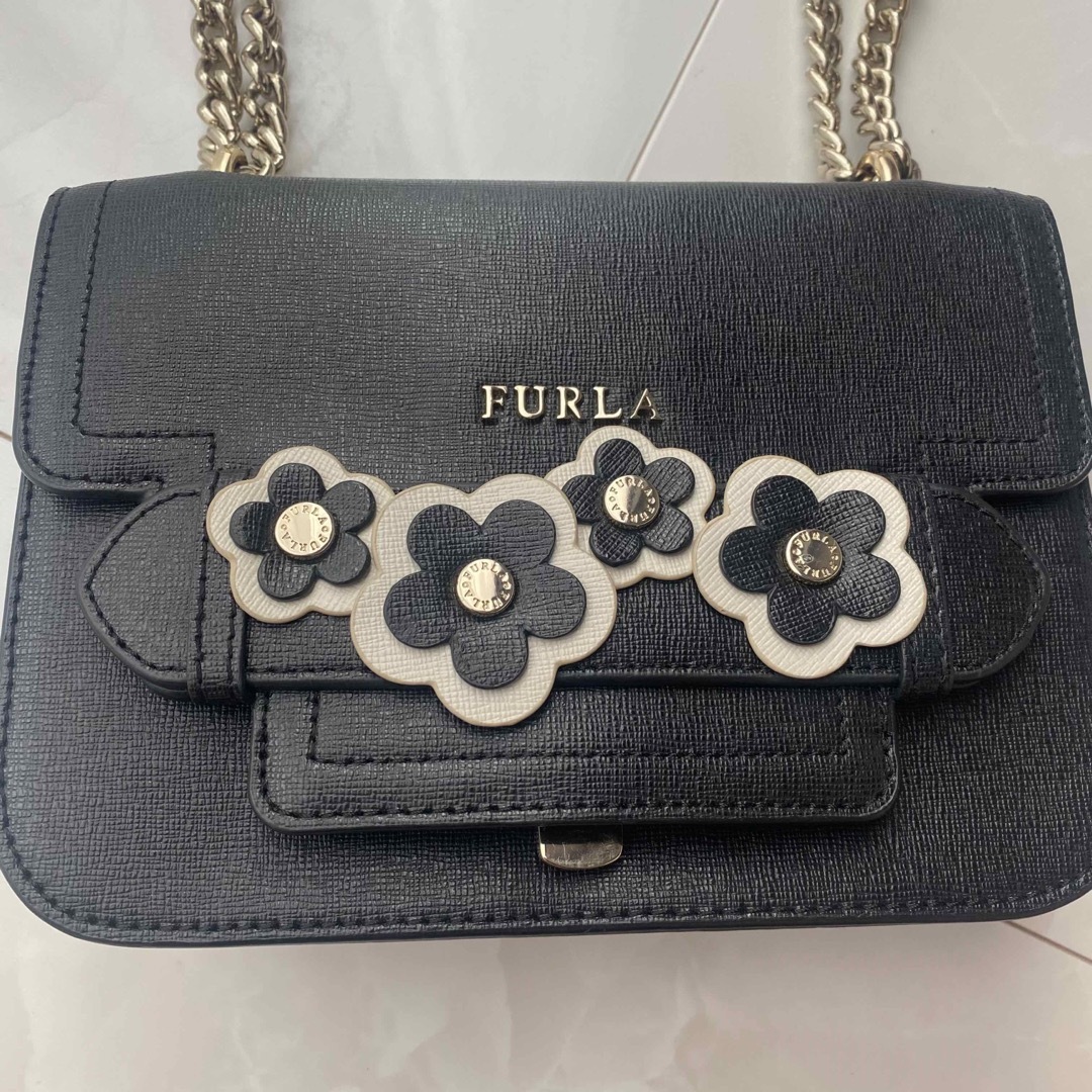 FURLA フルラ ショルダーバッグ 花 モチーフ - ショルダーバッグ