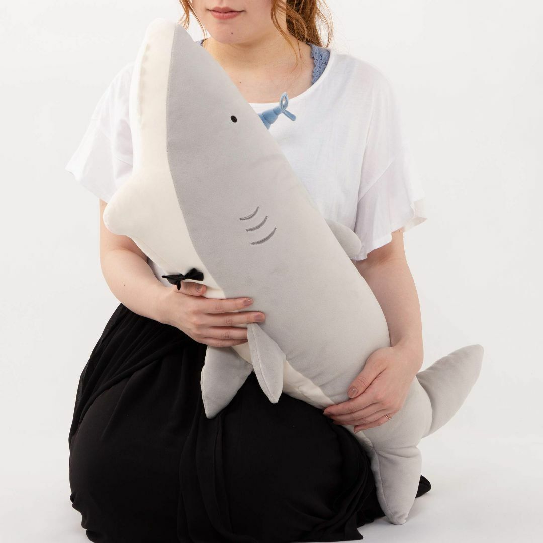 りぶはあと 抱き枕 ポリエステル ルーミーズパーティー 記憶喪失のサメ Lサイズ インテリア/住まい/日用品の寝具(枕)の商品写真