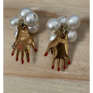 コトモノマルシェ(COTOMONO MARCHE)のMolly_Works様 専用 cheeeky ピアス ハンド(ピアス)