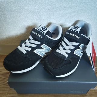 キュウキュウロク(996（New Balance）)のクーポン特価★【新品】17.5㌢　黒　ニューバランス996 キッズスニーカー(スニーカー)