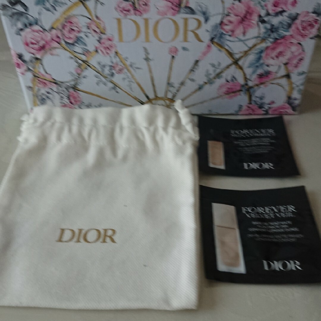 Dior(ディオール)のDIORサンプル&ミニ巾着 エンタメ/ホビーのコレクション(ノベルティグッズ)の商品写真