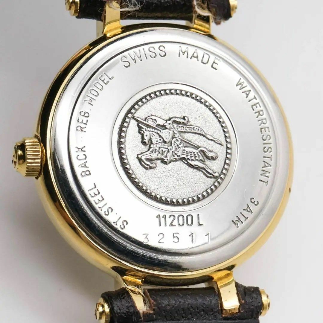 BURBERRY(バーバリー)の《希少》BURBERRY 腕時計 チェック ヴィンテージ レザー レディース レディースのファッション小物(腕時計)の商品写真