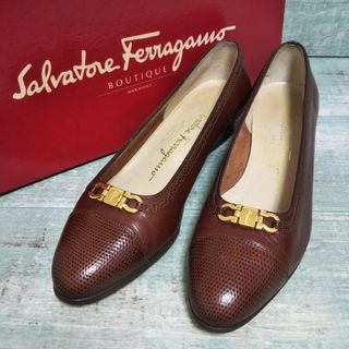 サルヴァトーレフェラガモ(Salvatore Ferragamo)の超美品   Ferragamo   レザーガンチーニ   リボンデザイン(ハイヒール/パンプス)