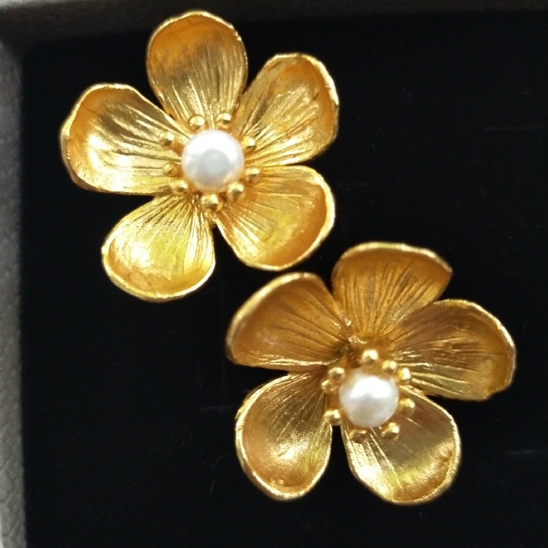 kaja bijoux カジャビジュー　キャリーフラワーピアス