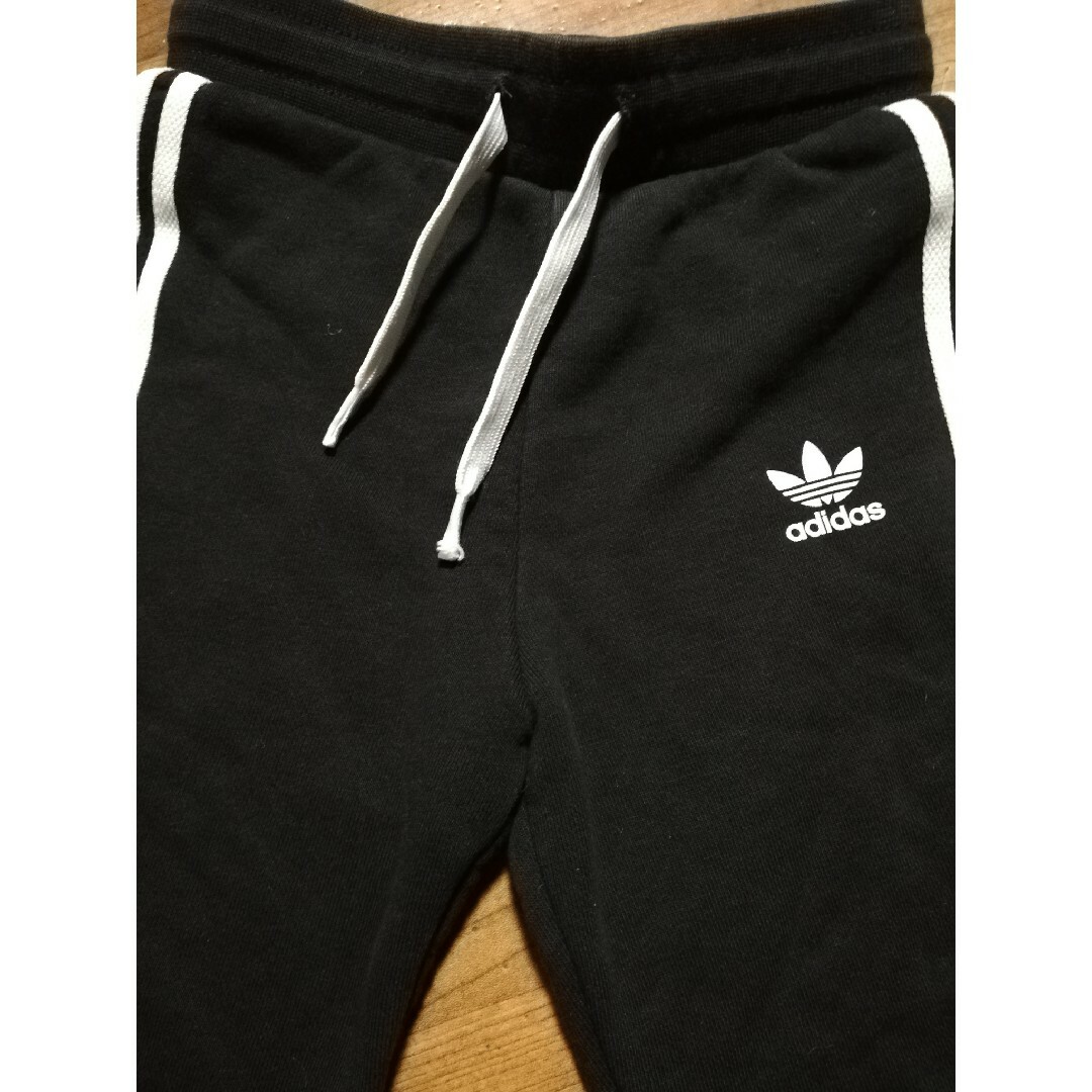 adidas(アディダス)の【訳あり】 アディダス ズボン パンツ スウェット 子供服 キッズ 100㎝ キッズ/ベビー/マタニティのキッズ服男の子用(90cm~)(パンツ/スパッツ)の商品写真