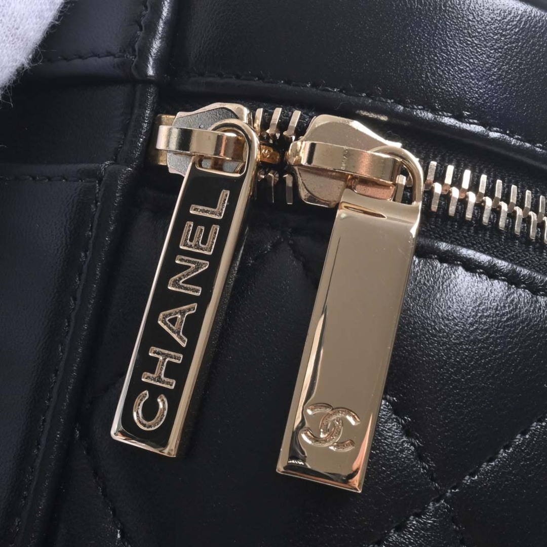 CHANEL シャネル マトラッセ 縦型 - ショルダーバッグ