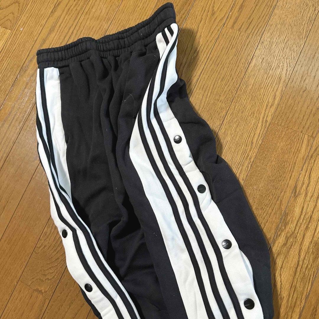 adidas(アディダス)のadidas スナップボタン　スウェット　Msize 入手困難 メンズのパンツ(その他)の商品写真