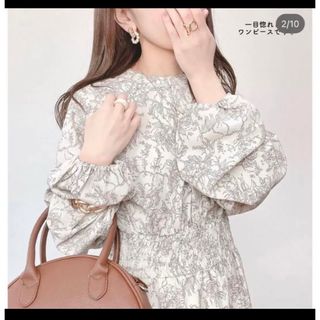 シマムラ(しまむら)の花柄シャーリングワンピース　Mサイズ　新品(ロングワンピース/マキシワンピース)