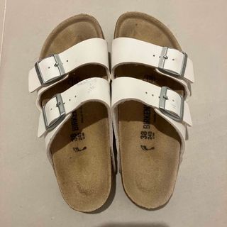 ビルケンシュトック(BIRKENSTOCK)のビルケンシュトック　ホワイト　38（24.5)(サンダル)