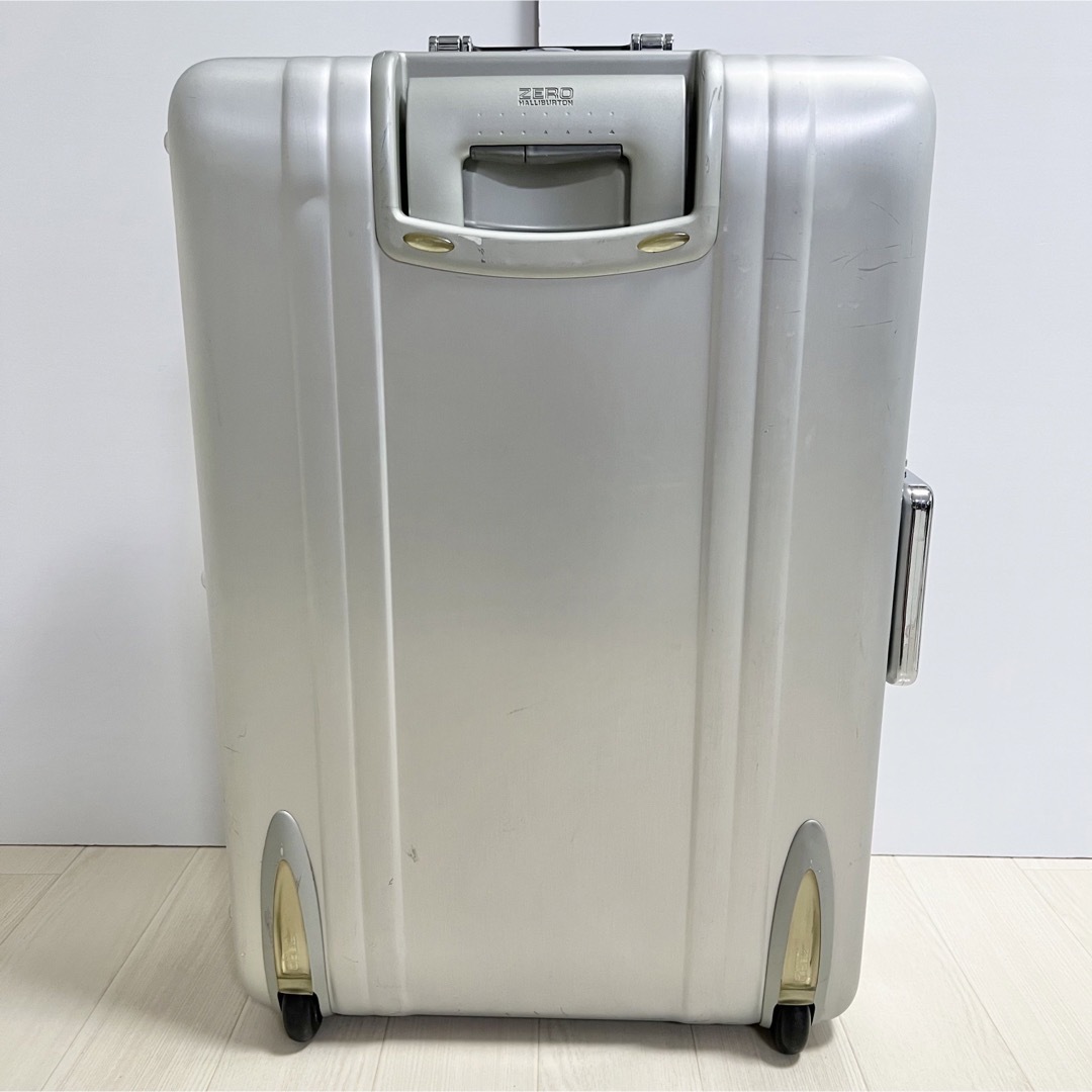 超美品 ZERO HALLIBURTON ポリカ 銀色2輪 34L 機内OK