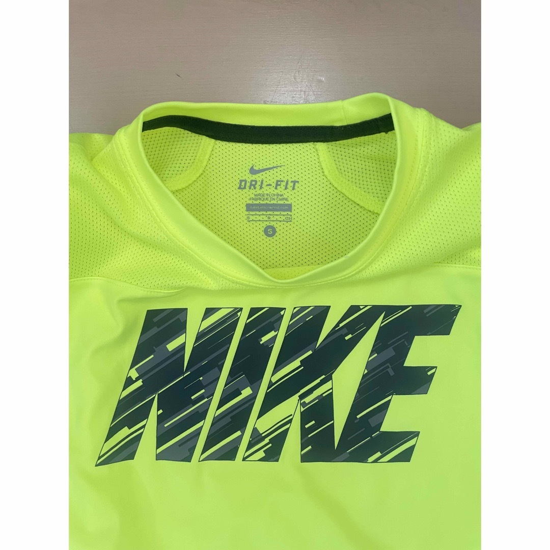 NIKE(ナイキ)のNIKE ナイキ　DRIーFIT Tシャツ　S 140cm 相当 キッズ/ベビー/マタニティのキッズ服男の子用(90cm~)(Tシャツ/カットソー)の商品写真