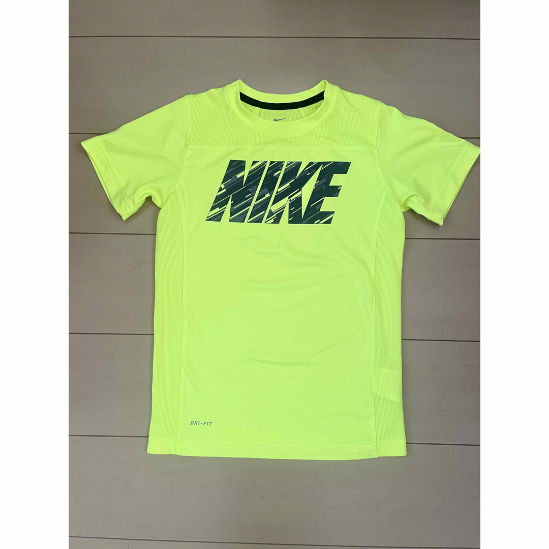 NIKE(ナイキ)のNIKE ナイキ　DRIーFIT Tシャツ　S 140cm 相当 キッズ/ベビー/マタニティのキッズ服男の子用(90cm~)(Tシャツ/カットソー)の商品写真